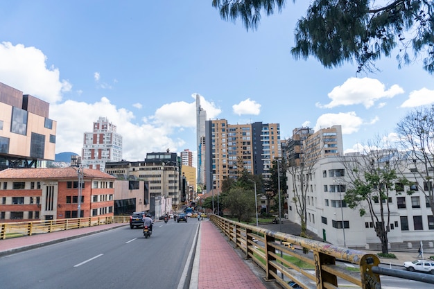 Dia de sol em Bogotá