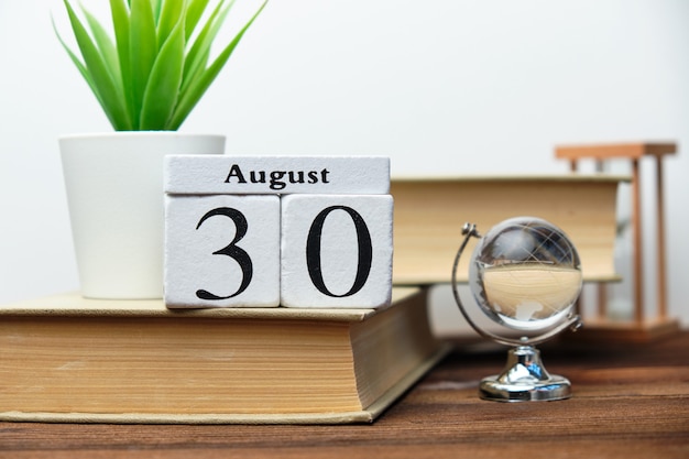 Foto dia do calendário do mês de verão agosto