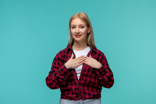 Dia do estudante internacional jovem linda de camisa vermelha segurando o peito e sorrindo