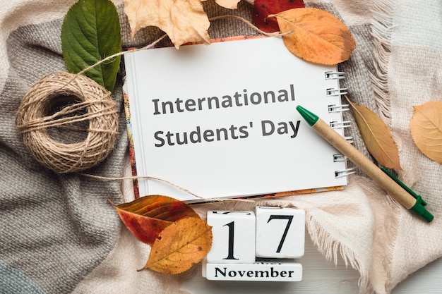 Dia dos alunos internacionais do calendário do mês de outono de novembro.