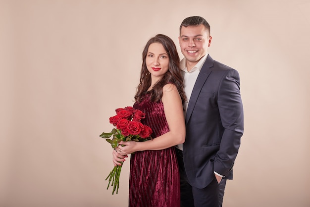 Dia dos namorados casal com rosas