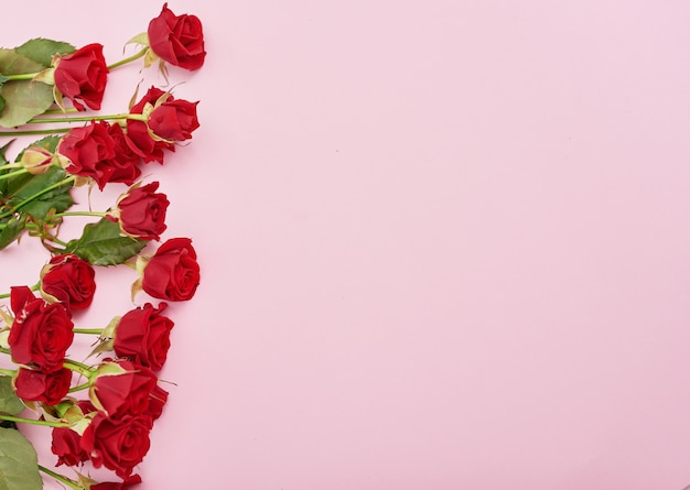 Dia dos namorados romântico fundo com rosas vermelhas