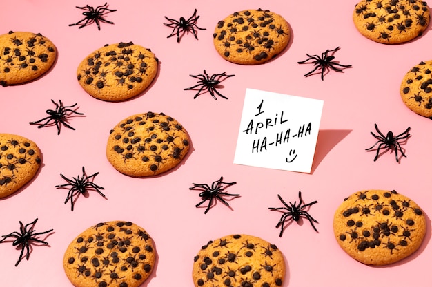 Dia dos tolos de Abril, natureza morta com biscoitos de chocolate.