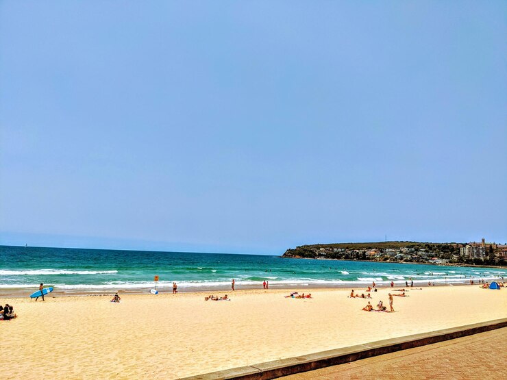 Foto dia ensolarado na praia masculina