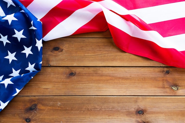 día de la independencia americana, patriotismo, concepto nacional y conmemorativo - cierre de la bandera americana en tablas de madera con espacio para copiar