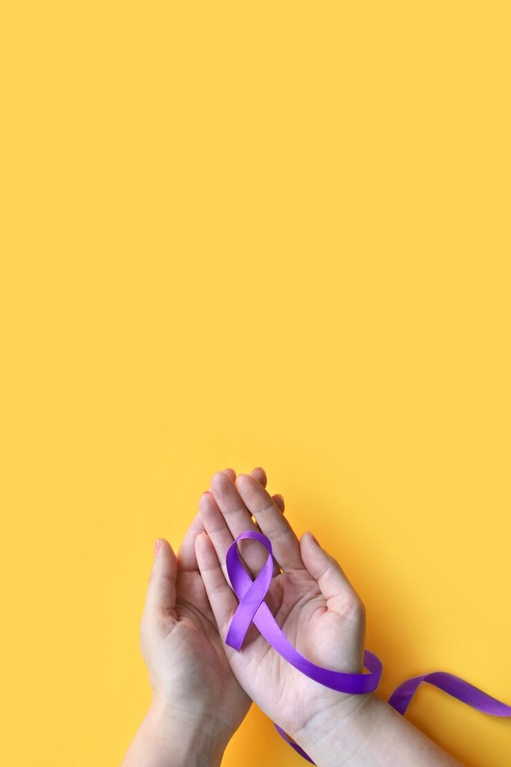 Foto dia internacional da epilepsia adulto mãos segurando uma fita roxa dia mundial do lúpus