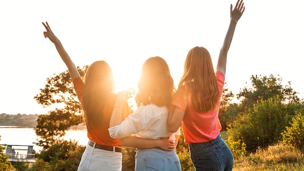 Foto dia internacional da mulher, mulheres, feminismo, feminismo, amigos, menina, poder, diversidade, feminilidade, conceito, grupo