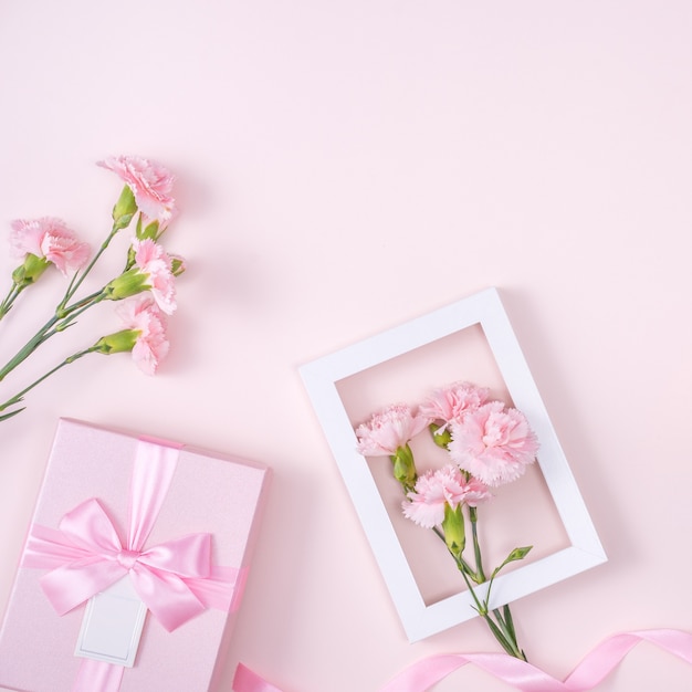 Día de la madre, concepto de diseño de fondo del día de San Valentín con flor de clavel rosa
