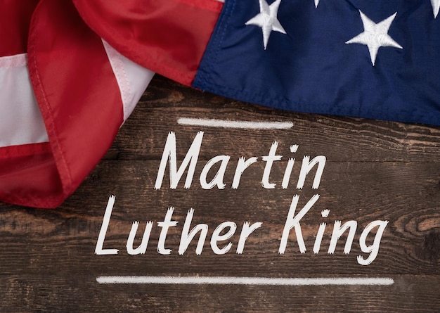 El día de Martin Luther King jr tengo un sueño bandera de EE.UU. sobre fondo de madera
