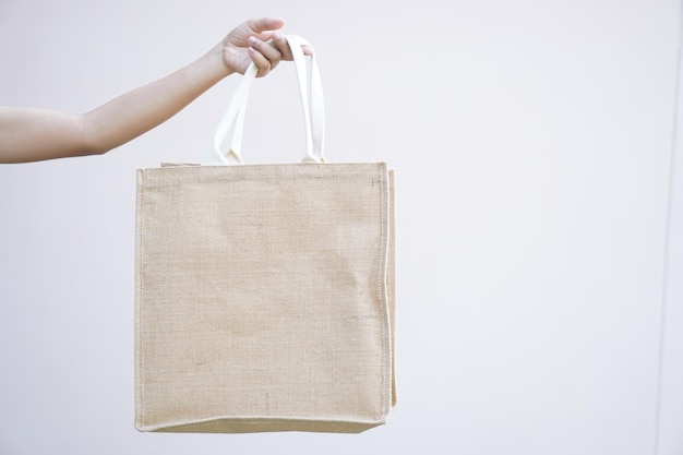 Foto día mundial sin plástico las mujeres usan bolsas de tela en lugar de bolsas de plástico para ir de compras