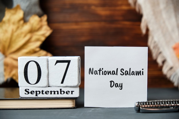 Foto día nacional del salami del calendario mensual de otoño septiembre