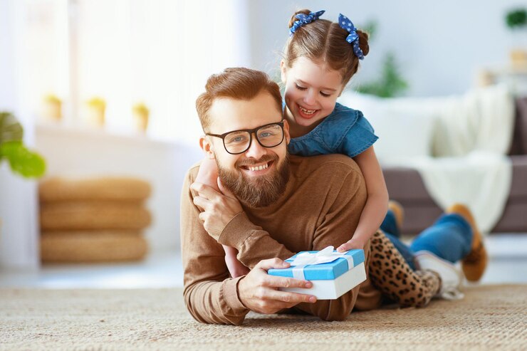 Foto día del padre familia feliz hija abrazando a papá y risas