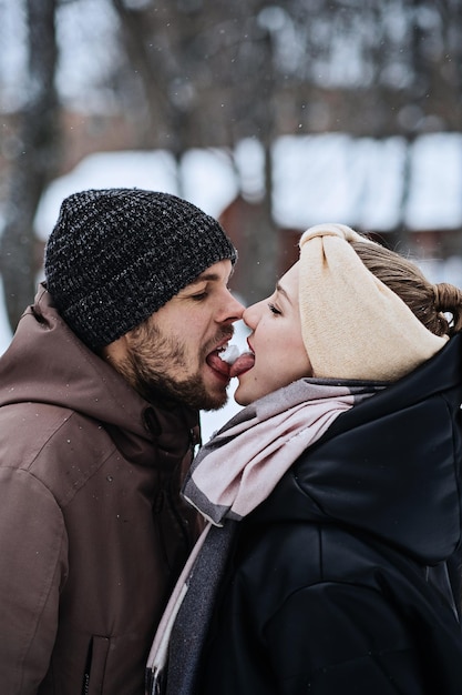 Día de san valentín al aire libre celebración fecha ideas historia de amor de invierno temporada fría citas para parejas