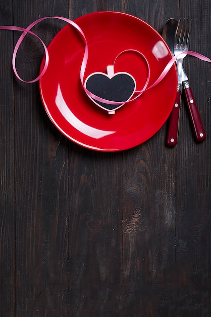 Foto día de san valentín corazón en un plato