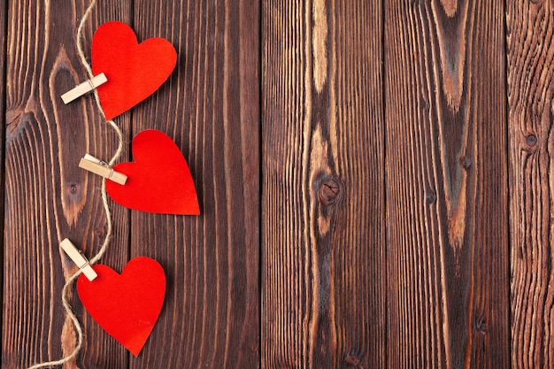 Día de San Valentín corazón rojo en madera vieja. Fondo de vacaciones