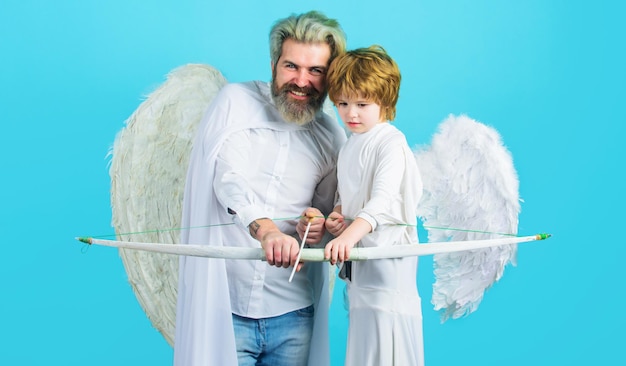 Día de san valentín padre e hijo ángeles con arco y flecha san valentín cupido con alas blancas