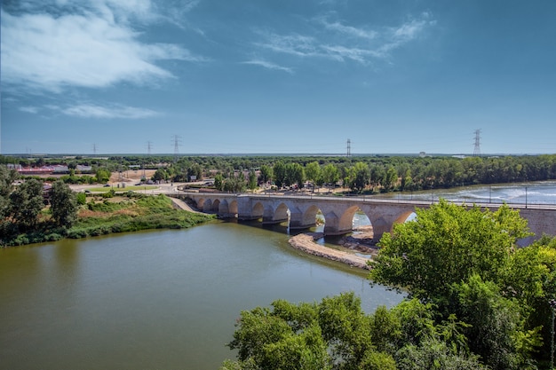 Día soleado en la ciudad de Valladolid en España