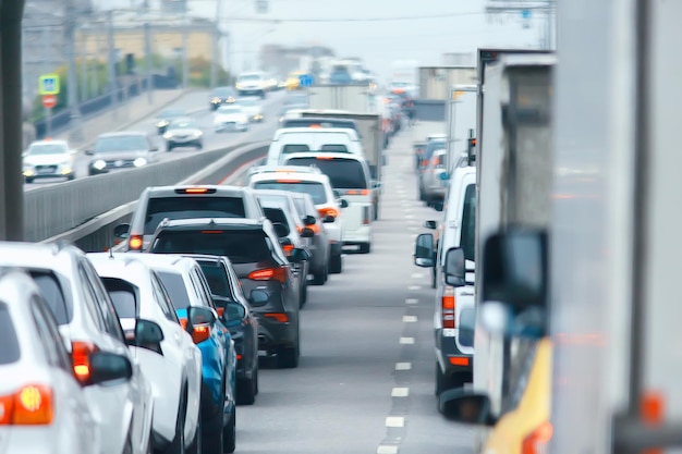 dia tráfego engarrafamento na cidade na rodovia carros / conceito de transporte, paisagem de vista de metrópole de tráfego de cidade