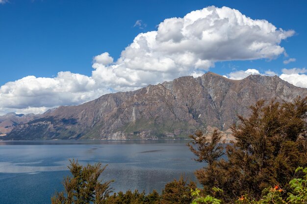 Un día de verano en el lago Hawea