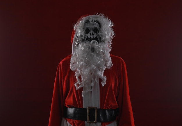 diablo de santa claus sobre un fondo rojo