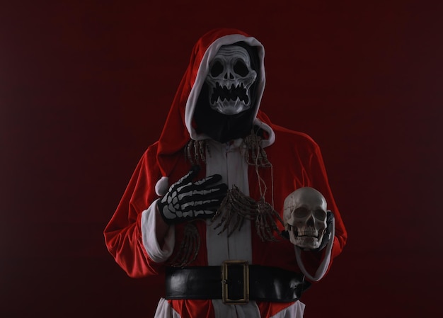 diablo de santa claus sobre un fondo rojo