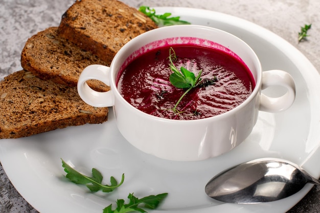 Diätetisch gesunde Rote-Bete-Creme-Suppe Detox-Menü Vegane Küche