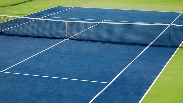 Diagonale Ansicht des Tennisplatzes Blaue und grüne Farben