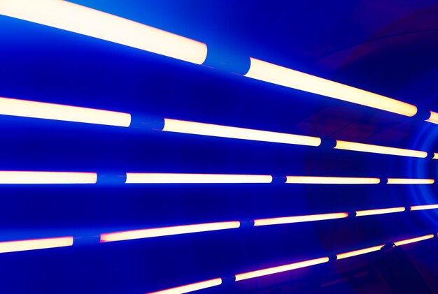 Diagonaler blauer futuristischer LED-Lampenhintergrund