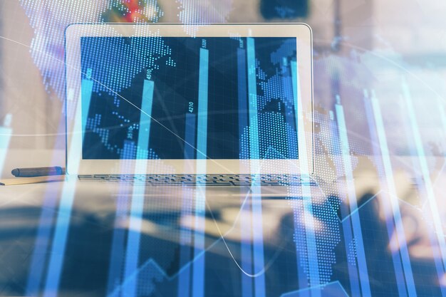 Diagrama financiero y tabla con computadora en el fondo Exposición múltiple Concepto de mercados internacionales