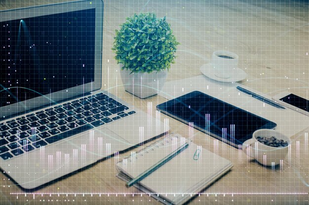 Diagrama financiero y tabla con computadora en el fondo Exposición múltiple Concepto de mercados internacionales