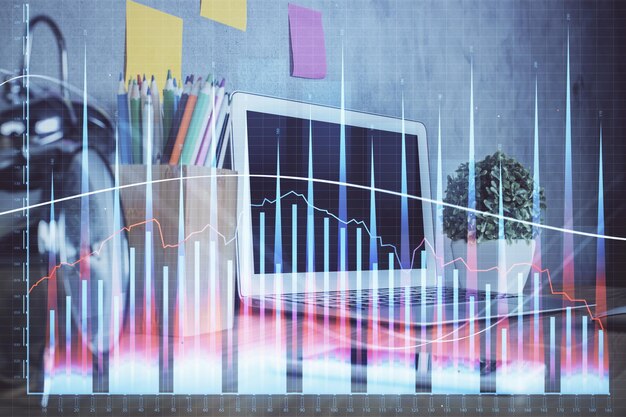 Diagrama financiero y tabla con computadora en el fondo Exposición múltiple Concepto de mercados internacionales