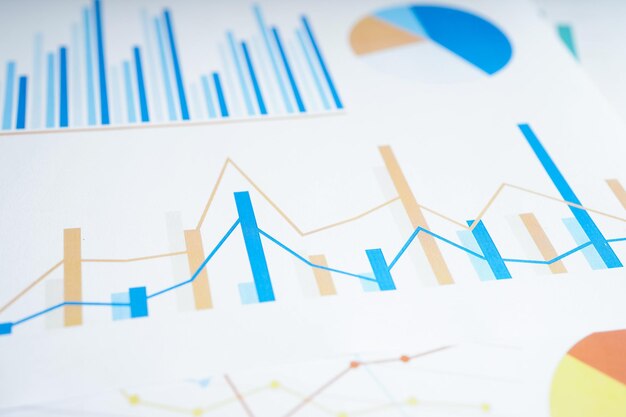 Diagramme Diagramme Papier Finanzielle Entwicklung Bankkonten Statistiken Investitionen Analytische Forschungsdaten Wirtschaft Börse Business Office Company Meeting-Konzept