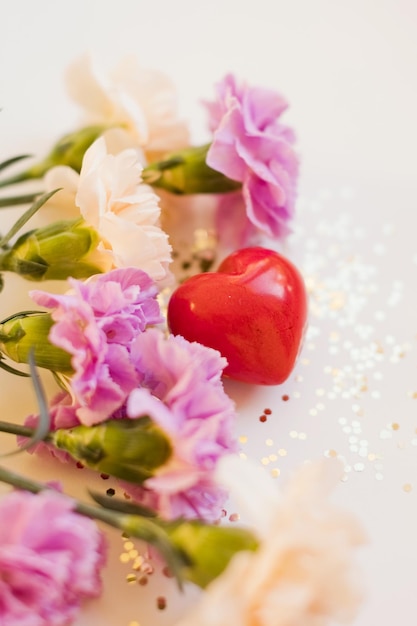 Dianthus y corazón rosa y beige