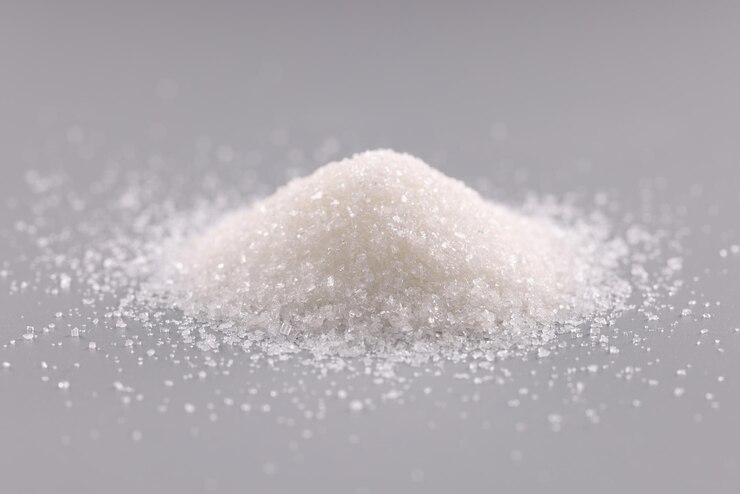 Foto diapositiva de azúcar blanco sobre fondo gris