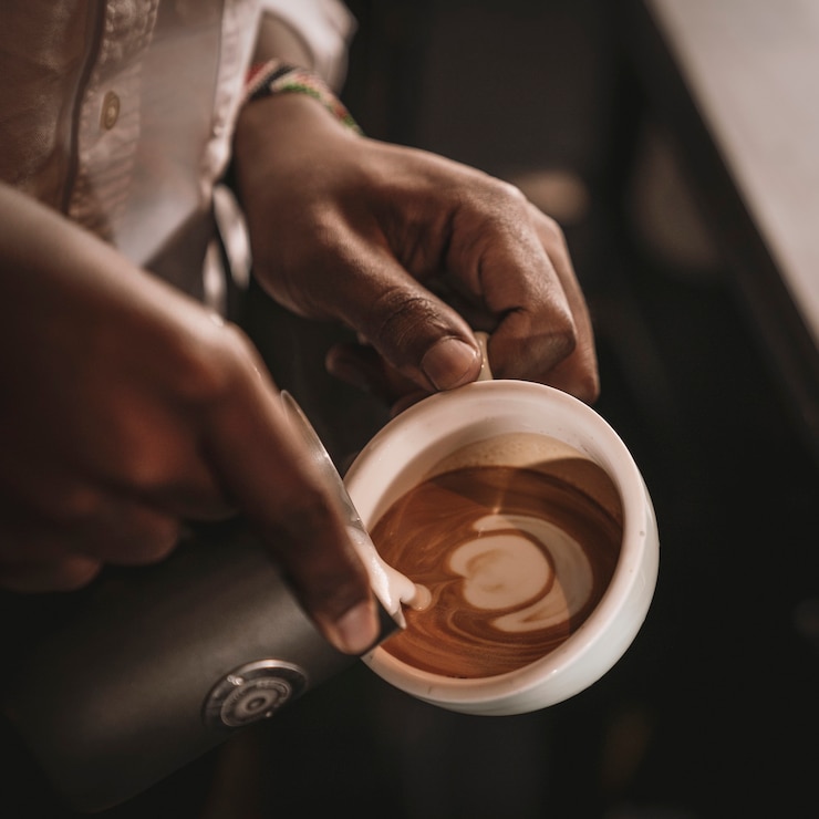 Foto dibujar arte latte en una taza de espresso
