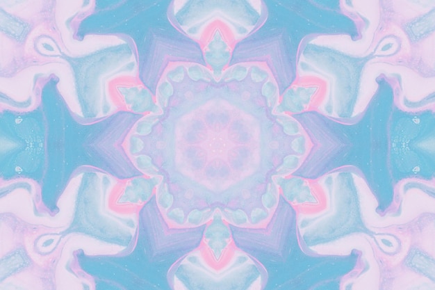 Dibujo con acuarelas, imágenes abstractas para el fondo. Elemento de diseño, colores pastel rosa y azul. Flores geométricas, caleidoscopio borroso
