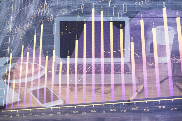 Dibujo de gráfico financiero y tabla con computadora en el fondo Exposición múltiple Concepto de mercados internacionales