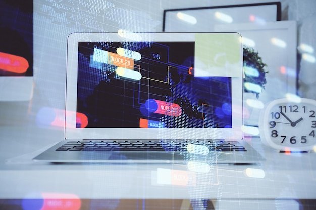 Dibujo de tema tecnológico y espacio de trabajo con computadora Doble exposición Concepto de innovación