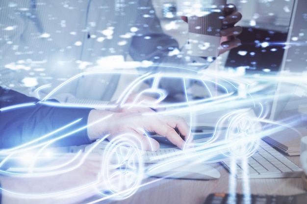 Dibujo temático de automóviles con un hombre de negocios trabajando en la computadora en el fondo Concepto de taxi de piloto automático Exposición doble