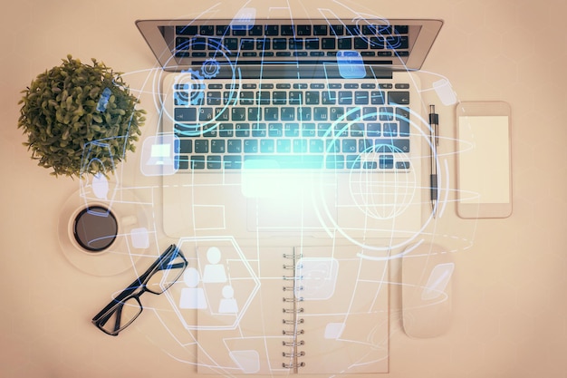 Dibujos de hologramas de redes sociales sobre la computadora en el fondo del escritorio Vista superior Concepto de exposición múltiple de conexión de personas