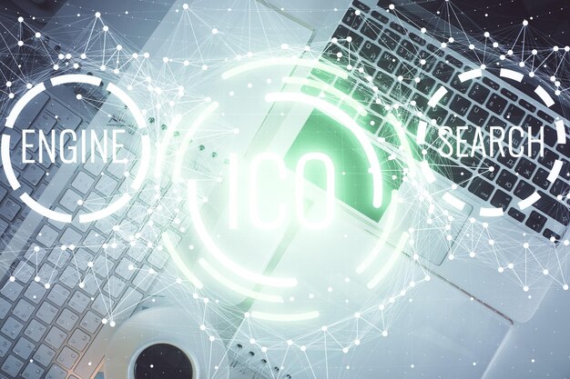 Dibujos de hologramas del tema Blockchain sobre la computadora en el fondo del escritorio Vista superior Doble exposición