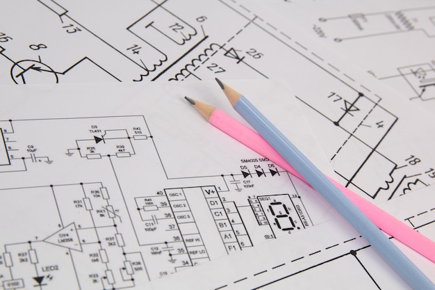 Dibujos y lápices de ingeniería eléctrica.