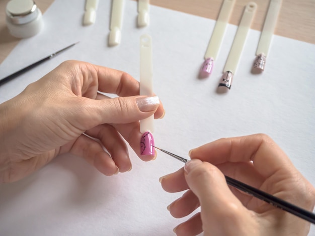 Dibujos en las uñas. Diseño de manicura.