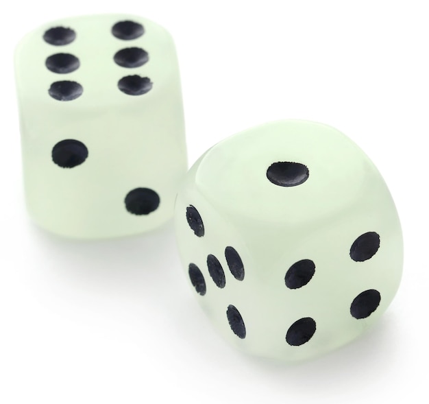 Dice closeup sobre fundo branco