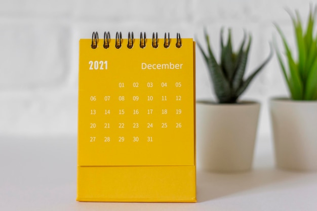 Diciembre de 2021 está en el calendario. Calendario de escritorio. Hola diciembre.