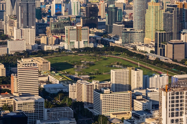 Die Abend- und Nachtlichter von Bangkok aus einer Ecke