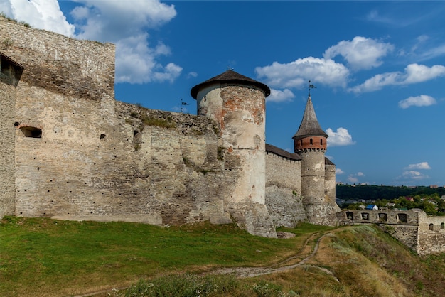 Die alte mittelalterliche Burg der Stadt KamenetzPodolsky, eines der historischen Denkmäler der Ukraine