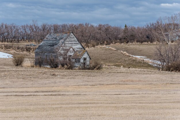 Die alte, verlassene weiße Kirche in Neidpath, Saskatchewan, Kanada