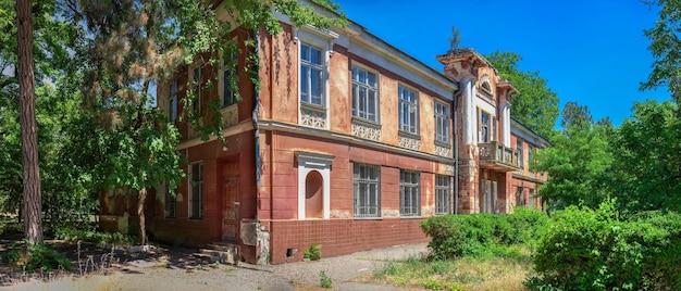 Die alten Gebäude des Chkalov-Sanatoriums in Odessa, Ukraine