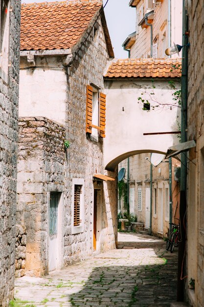 Die Altstadt von Perast am Ufer der Kotor Bay Montenegro th